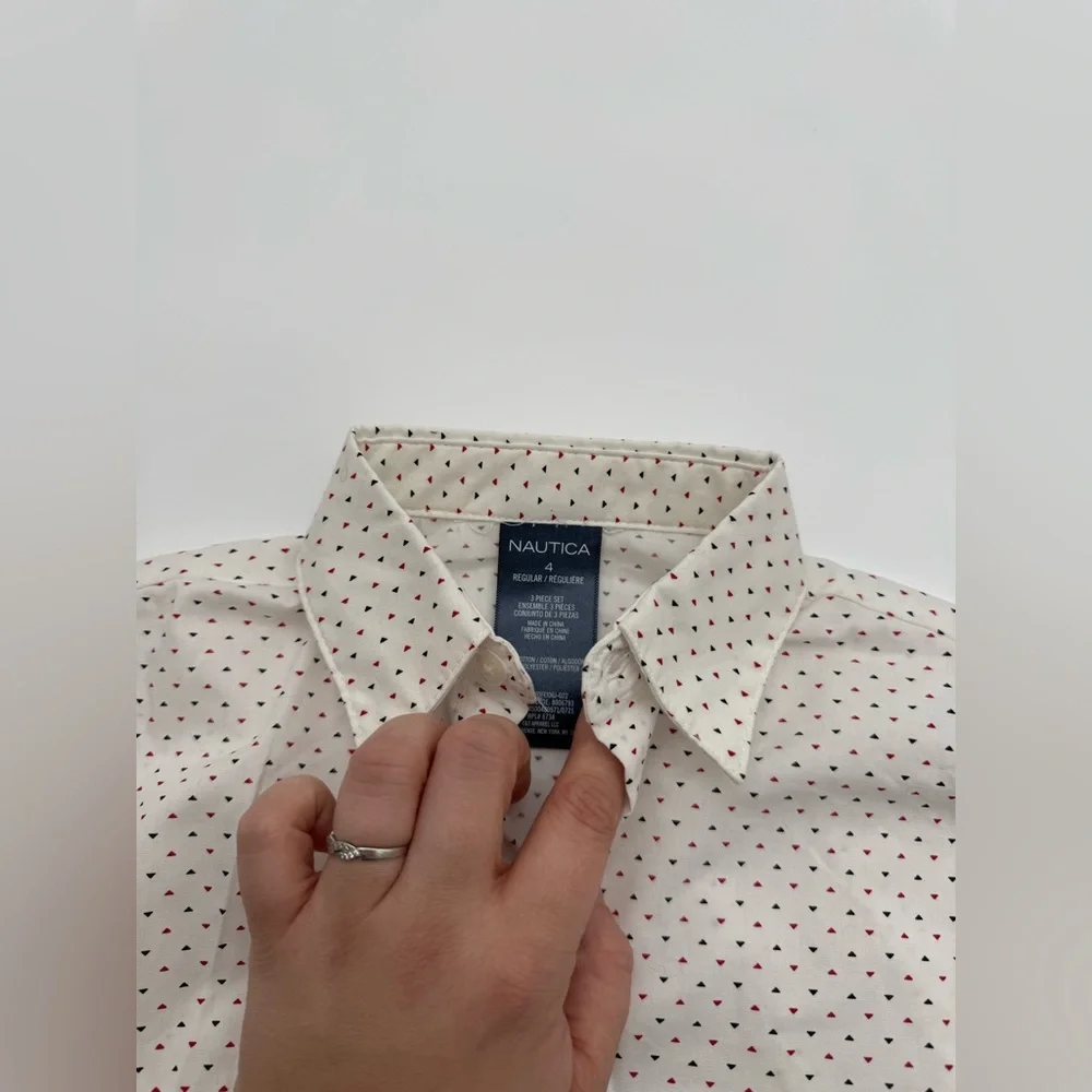 NAUTICA Kid’s Button Down Collared Dress Shirt Sz 4 Regular NWT White Design